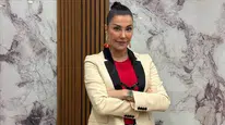 Deniz Akkaya'ya Hakaret Suçlamasıyla Yakalama Kararı Çıkarıldı