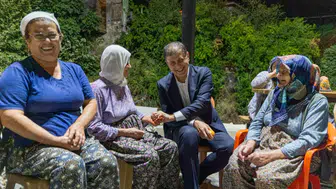 İzmir’de Emeklilere 4 Bin TL Destek