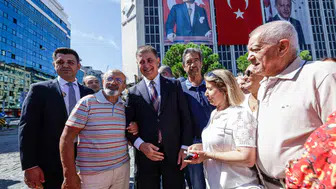 İzmir Kurtuluşu'nda 104. Yıl Coşkusu: Başkan Tugay'dan Tarihi Mesajlar