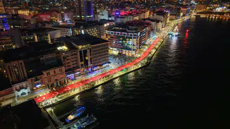 İzmir, 104. Kurtuluş Yıldönümünü Fener Alayı ile Coşkuyla Kutladı