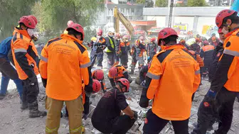 İzmir Depreminin Kahramanları: Umut'u Kurtaran İtfaiyeciler Duygularını Paylaştı