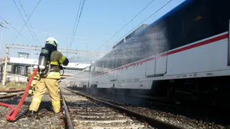 İzmir Alsancak Garı’nda Patlama! Boş Vagon Alevlere Teslim Oldu