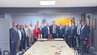 CHP İzmir Başkanı Gümrükçü'den Demokrat Parti'ye Nezaket Ziyareti