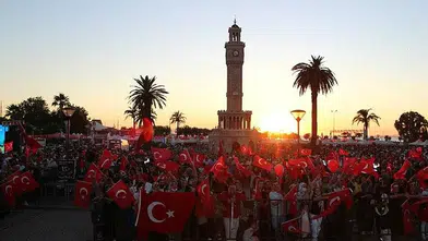 İzmir'de 15 Temmuz anması Cumhuriyet Meydanı'nda