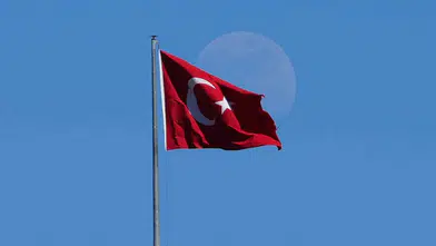 Kırıkkale semalarında estetik buluşma: Ay ve al bayrak aynı karede