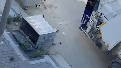 Edirne sokaklarında pes dedirten görüntü: Yan yatan çöp konteyneri bir haftadır kaldırılmadı