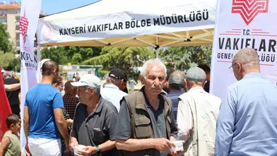 Kırşehir’de Muharrem ayı bereketi: Cacabey Meydanı’nda binlerce kişiye aşure ikramı