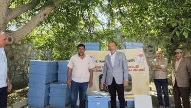 Sivrice'de bal üretimi için dev adım: Üreticilere kovan desteği sağlandı