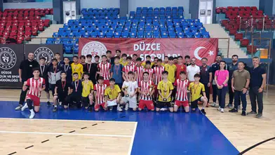 Bahçeşehir’de futsal heyecanı dindi: Şampiyonlar kupalarına kavuştu