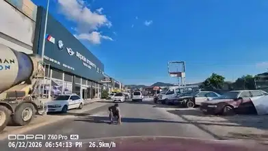 Bursa'da yürekleri ağza getiren dikkatsizlik: Düşürdüğü eşya için trafiği birbirine kattı