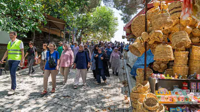 Kültür gezileriyle İzmir’i keşfettiler
