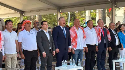 URLA’DA GELENEKSEL BAĞBOZUMU ŞENLİKLERİ RENKLİ GÖRÜNTÜLERLE BAŞLADI