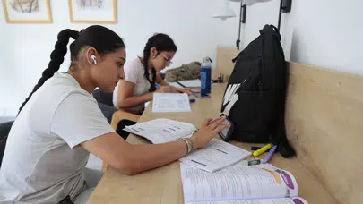 Konak’ın Cumhuriyet Kütüphaneleri’nde Geleceğe Hazırlanıyorlar