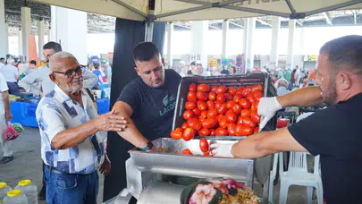 Ayvalık'ta Ücretsiz Salça Makinesi Uygulaması Yeniden Başladı