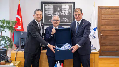 Büyükelçi Lora’dan Başkan Tugay’a ziyaret