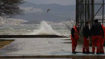 İzmir için Kuvvetli Rüzgar ve Fırtına Uyarısı