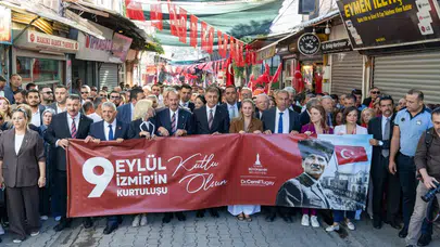 9 Eylül Ruhu İzmir Sokaklarında
