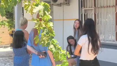 Antalya’da korku dolu anlar: Alevlerin arasından kurtulan kızına böyle sarıldı
