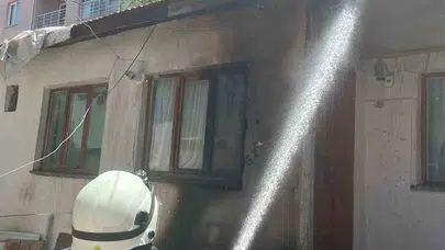 Eskişehir'de korkutan çatı yangını: Ekipler zamanla yarıştı