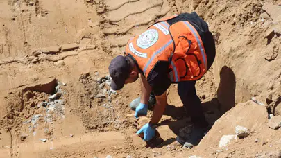 Gazze’de vicdanları sızlatan manzara: İş makineleri mezarlığı yerle bir etti
