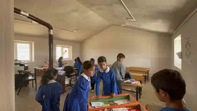 Minik öğrencilerin hayali gerçek oldu: Köy okulu cıvıl cıvıl renklere büründü