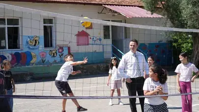Muğla’da ders zili eğlence için çaldı: Öğrenciler yılın yorgunluğunu oyunlarla atıyor