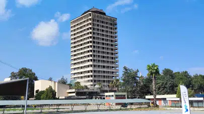 Adana’da dev yapı saniyeler içinde yerle bir oldu: Çukobirlik binası için son perde