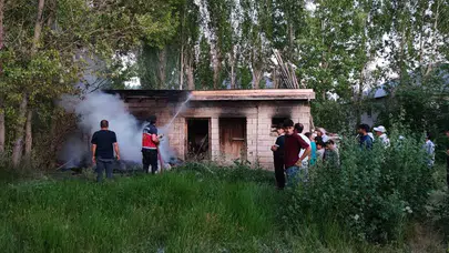 Erciş'te korkutan yangın: Odunluk küle döndü