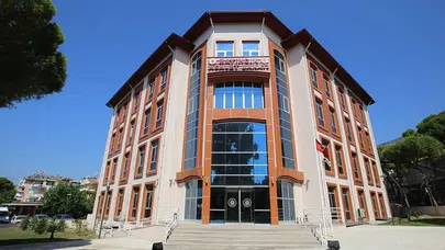 Bayındır'da zehir tacirlerine şafak operasyonu: 3 şüpheli kıskıvrak yakalandı