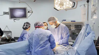 Ameliyatlarda hata payını bitiren teknoloji: Cerrahlar artık dokuların derinliğini görebiliyor