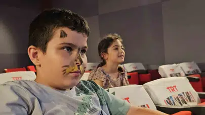 Beyaz perdenin büyüsü Zonguldak sahiline taşındı: TRT Sinema Tırı çocukları ağırladı
