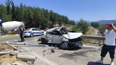 Ula’da trafik ışıklarında can pazarı: İki araç çarpıştı