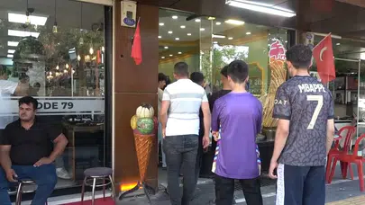 Kilis’te dondurma mesaisi: Üç kuşaktır süren lezzet geleneği kapıda kuyruk ettiriyor