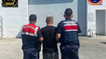 Alanya'da JASAT operasyonu: Yıllardır aranan hırsızlık hükümlüsü yakayı ele verdi
