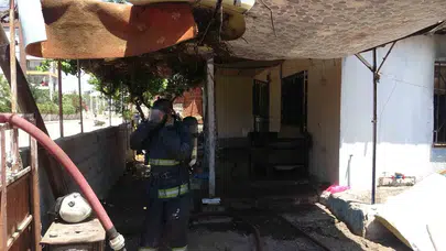 Antalya'da esrarengiz olay: Aynı sahibin iki evi dakikalar arayla küle döndü