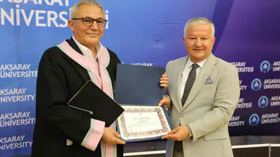 Diplomayı torunla paylaşma gururu: 59 yaşında mezuniyet sevinci