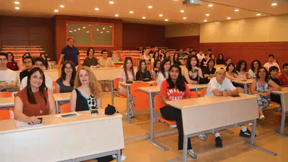 Dijital dünyada içerik üreticisi dönemi: Lise öğrencileri Ege Üniversitesi’nde mesleki yetkinlik kazanıyor
