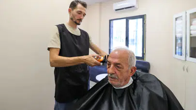 Buca'da yaş almış vatandaşlara özel hizmet: Çınarlar Buluşma Noktaları yoğun ilgi görüyor