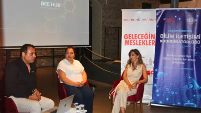 Dijital dünyada kariyer rotası: Yapay zekâ korkutuyor mu, güçlendiriyor mu?