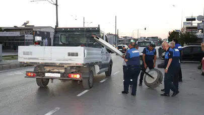 Çiğli’de zabıta mesaisi: Kaldırımlar yayalara açıldı, pazarlarda terazi denetimi yapıldı