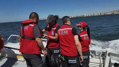 Konak'ın kahramanları bu kez sessiz dostlar için denize açıldı