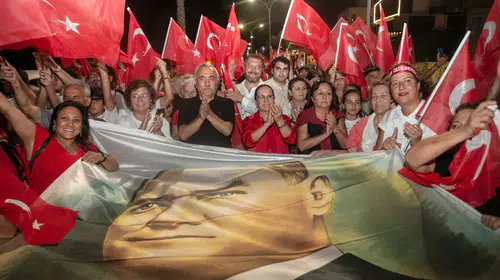 GÜZELBAHÇE’DE 30 AĞUSTOS COŞKUSU