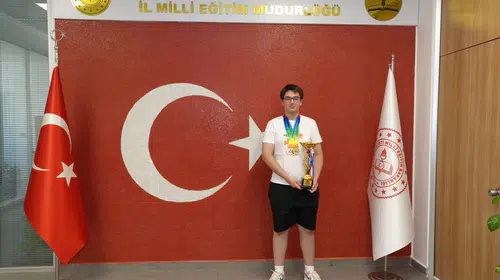 Singapur’dan İzmir’e Dünya İkinciliği Gururu