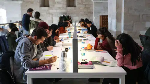 Üniversite ücretlerinde yüzde 25 krizi! YÖK harekete geçti