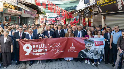 9 Eylül Ruhu İzmir Sokaklarında