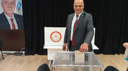 DSP İzmir İl Kongresi'nde Adem Yaşar Yeniden Başkan Seçildi