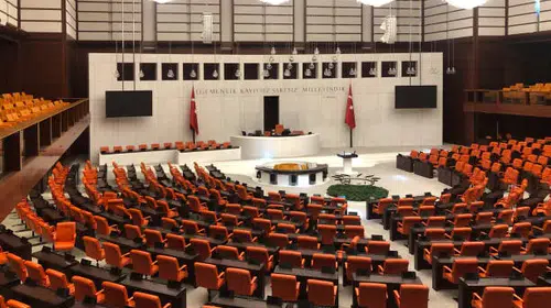 AK Parti'den fon tasfiyesinde kamu kaynağı kullanılmayacak düzenlemesi Meclis'e geldi