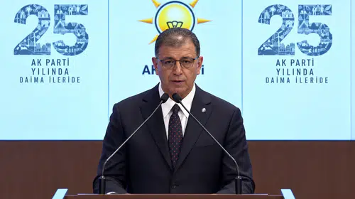 İzmir'de Siyasi Kutuplaşmanın Etkileri Üzerine Tugay'dan Çarpıcı Açıklamalar