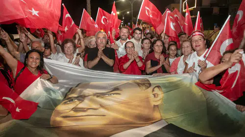 GÜZELBAHÇE’DE 30 AĞUSTOS COŞKUSU
