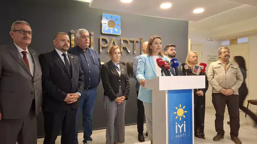 İYİ Parti İzmir’den Cemil Tugay’ın AK Parti’ye Geçişine Sert Tepki